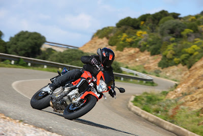 2011 Aprilia Shiver 750 in Action