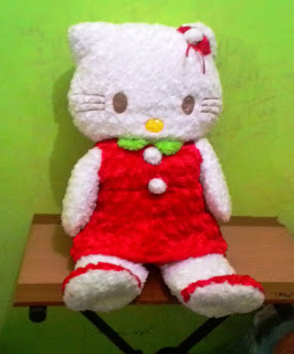 Gambar boneka hello kitty bulu jumbo dress merah
