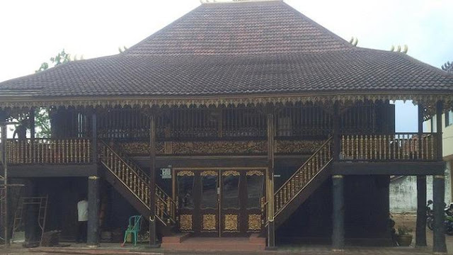 Rumah adat limas di palalembang