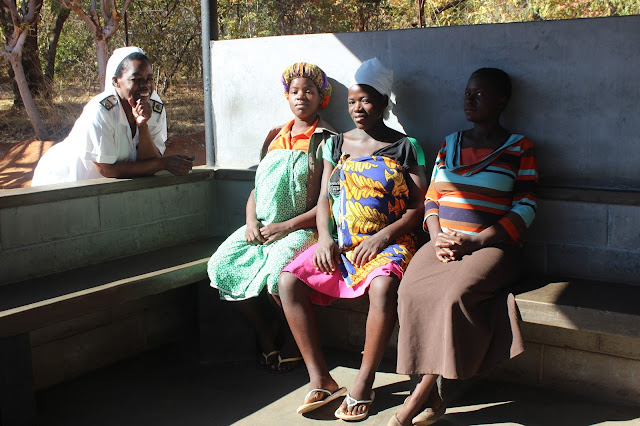 En el centro de maternidad de Kana. Zimbabue