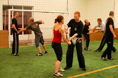 kravmaga botos támadás elleni védekezés