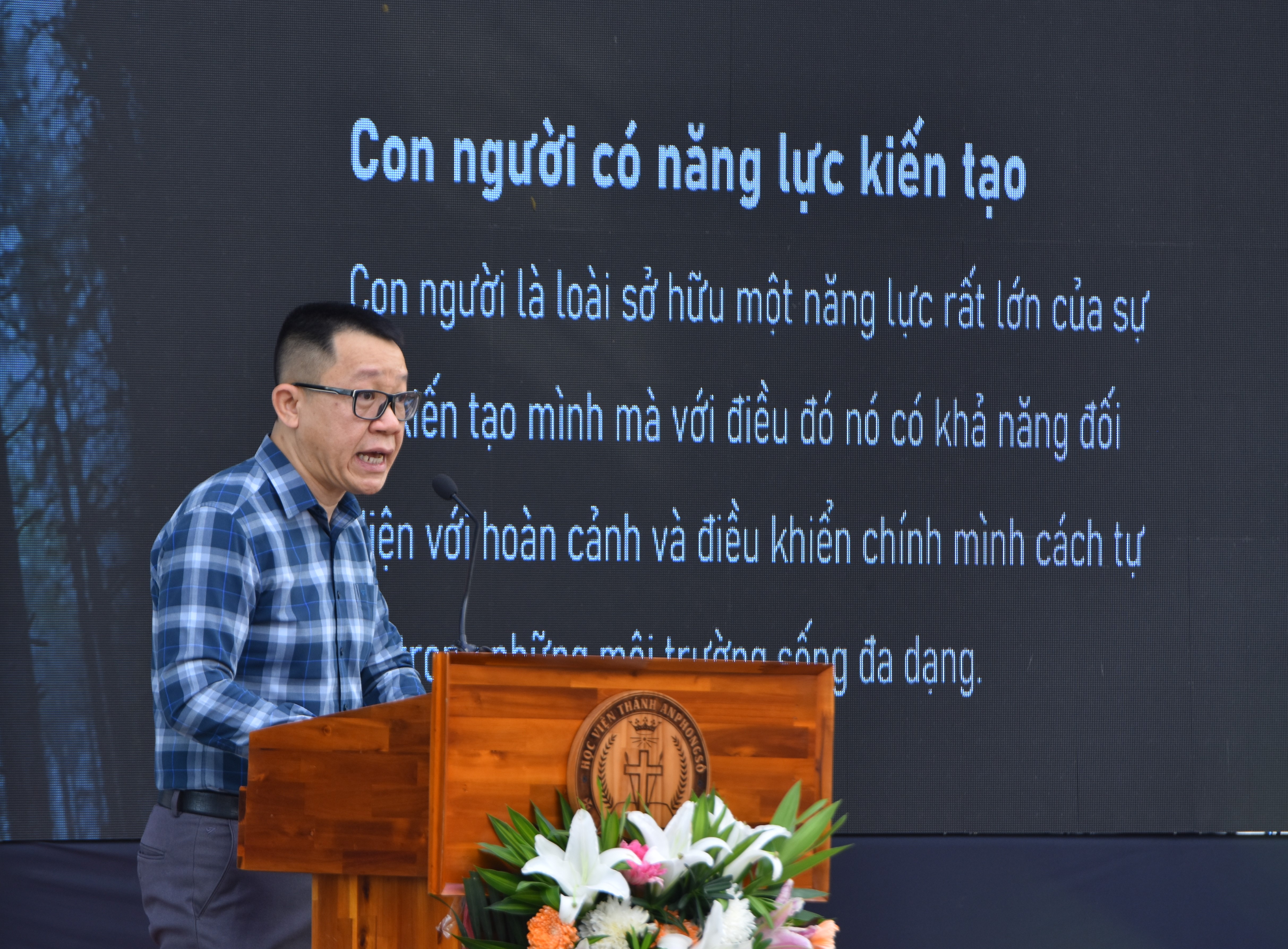 Hội thảo chuyên đề Triết học “Kiến tạo con người chân thực trong xã hội ngày nay”