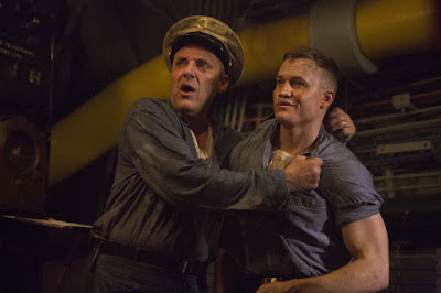 Tom Sizemore and Matthew Pearson in USS Indianapolis: Men of Courage (26)