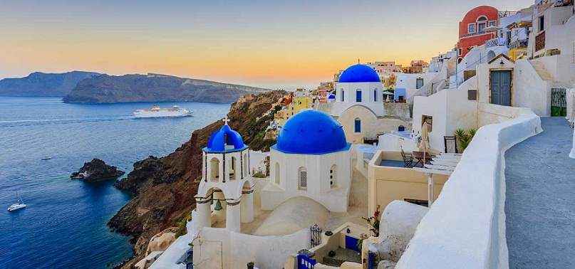  Melihat Pesona Santorini dan Oia di Yunani