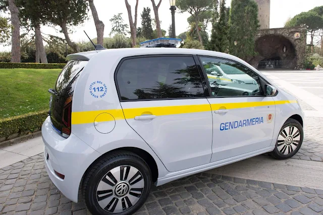 Polícia do Vaticano adota o Volkswagen e-Up!