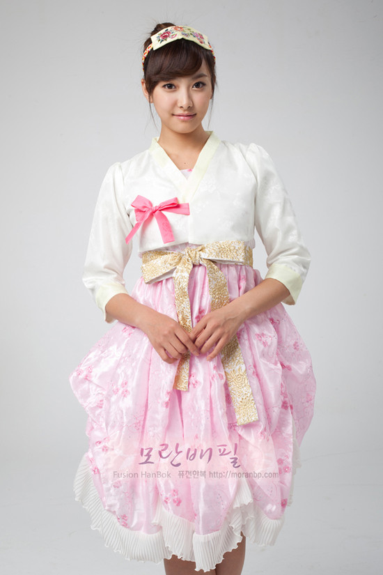 and this is the fashionable Fusion Hanbok  Modern 