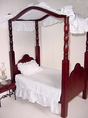 wood canopy beds