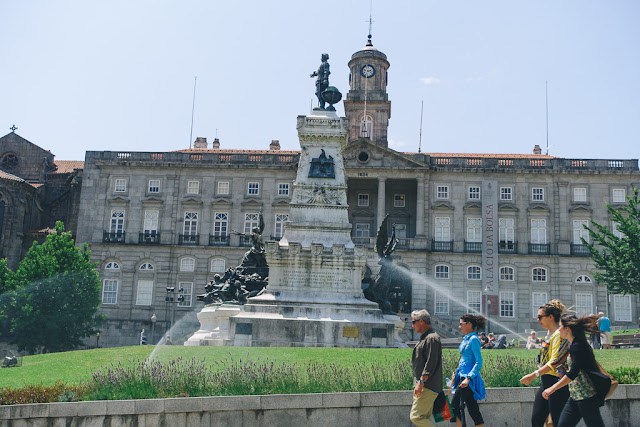 エンリケ航海王子広場（Praca Infante Dom Henrique）