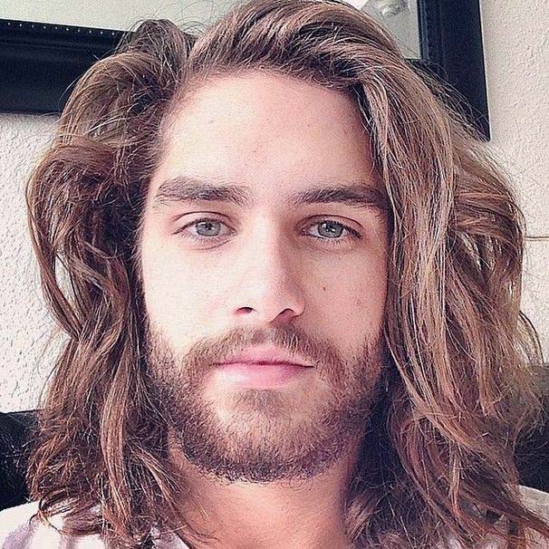  Beberapa laki-laki khawatir bahwa mempunyai rambut panjang berarti menghabiskan waktu dan energ Under Cute Style -  Model Rambut Panjang Pria Paling Keren