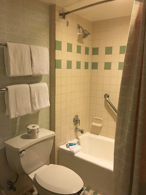 The bathroom of the Pop Century Resort, Walt Disney Resort, Review of Pop Century,