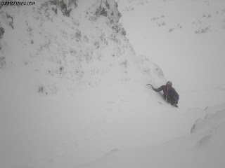 Guiasdelpicu.com Guias de montaña de picos de europa escalando en hielo en Tarna