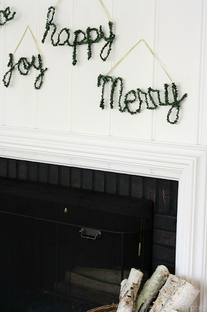 Holiday Faux Boxwood Signs (via Meet Me in Philadelphia)