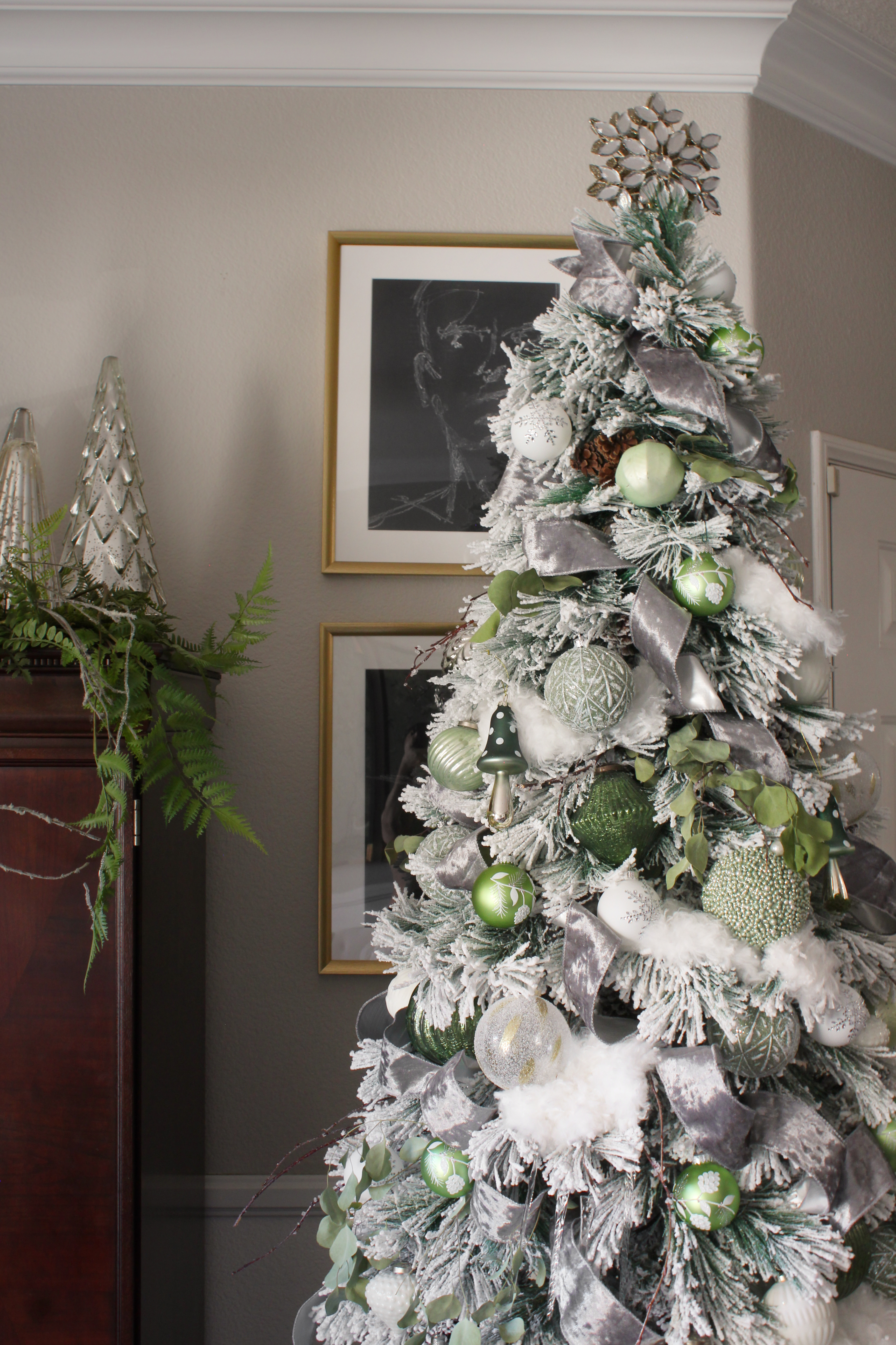 23 Beautiful Christmas Tree Ribbon Ideas to Try This Year