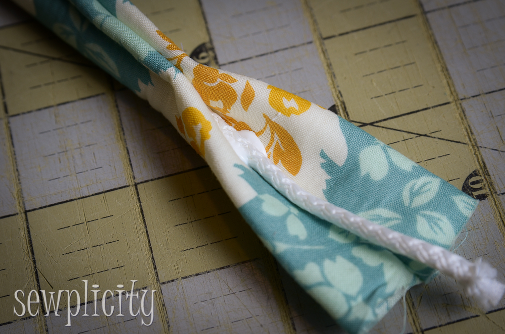 TUTORIAL: Corded Fabric Handles for Bag