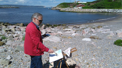 Javier Cuevas pintando en la playa del Arañón. Grupo Ultramar Acuarelistas