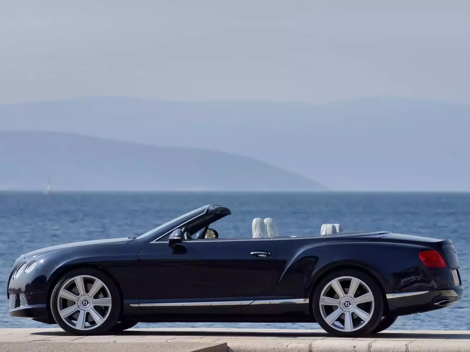 Hình ảnh xe ô tô Bentley Continental GTC 2012 & nội ngoại thất