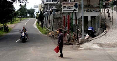 jalan ke air terjun dlundung trawas