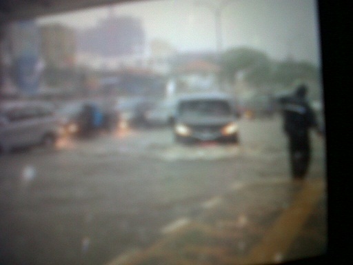 Hujan Deras, Jalan Margonda Terendam Banjir