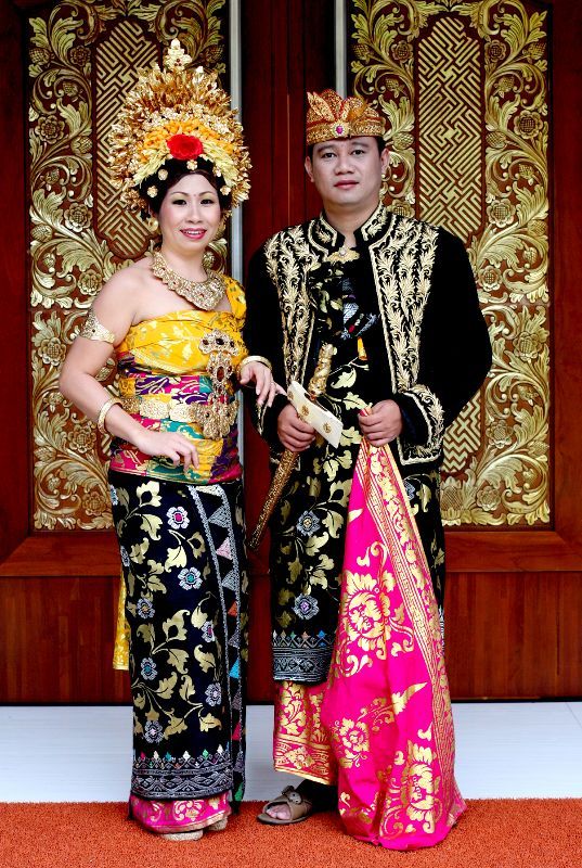 RIAS PENGANTIN BALI  MODEREN DAN SANGGUL DAERAH 