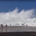 Οταν τα κύματα παύουν να είναι διασκεδαστικά - Δείτε To video που ξεπέρασε τις 11 εκατομ. προβολές παγκοσμίως !