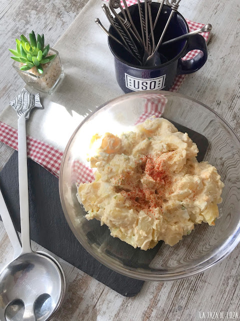 Ensalada de patatas con apio y cebolleta