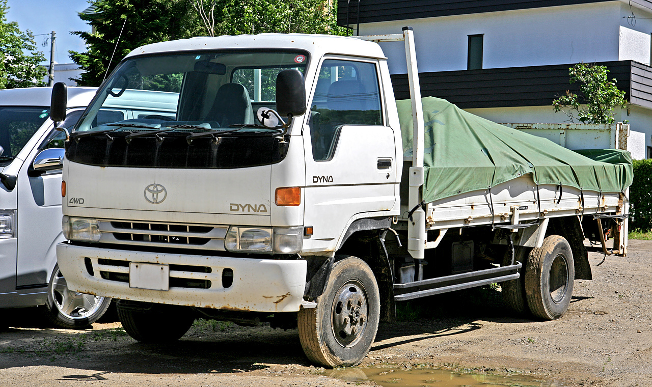 harga truk  toyota dyna  4x4