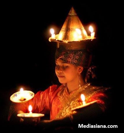 Tari Lilin  Sejarah Filosofi Gerak Kostum dan 