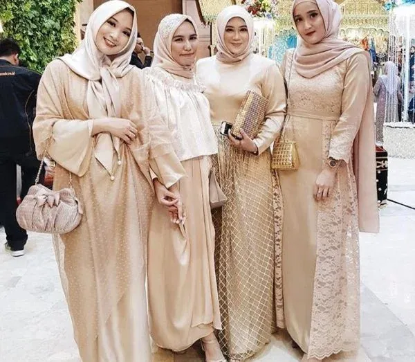 Kumpulan Model Gamis Terbaru Yang Trend Di Tahun 2021 Semut - Model baju gamis untuk orang kurus