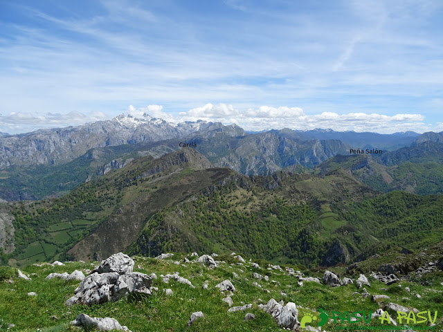 Ruta al Pierzu desde Priesca: Vista del Carriá y Peña Salón