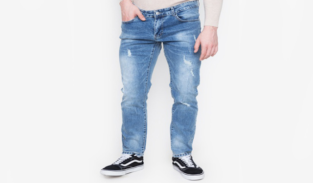 What is the process in which jeans are chemically bleached, leaving white streaks in the denim?