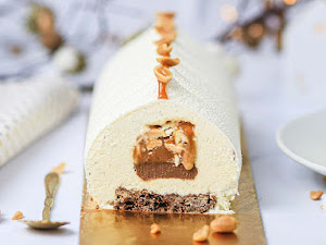 Recette de bûche du Nouvel An : cacahuètes, caramel et chocolat, façon Snickers