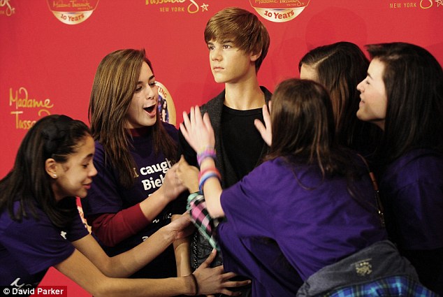 justin bieber waxwork madame tussauds. see the waxwork of Bieber