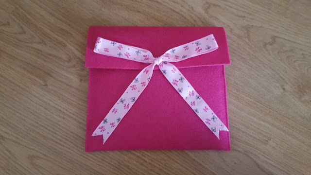 Using a felt envelope pouch as a gift package