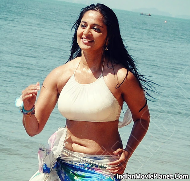 Anushka shetty latest hot navel showing running stills