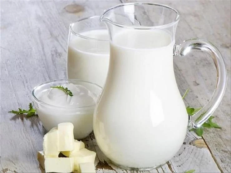 الحليب الخام أو الحليب غير المبستر هو الحليب الذي لم يتم تبخيره ، وهي عملية تسخين الأطعمة السائلة لقتل مسببات الأمراض من أجل الاستهلاك الآمن وإطالة مدة الصلاحية