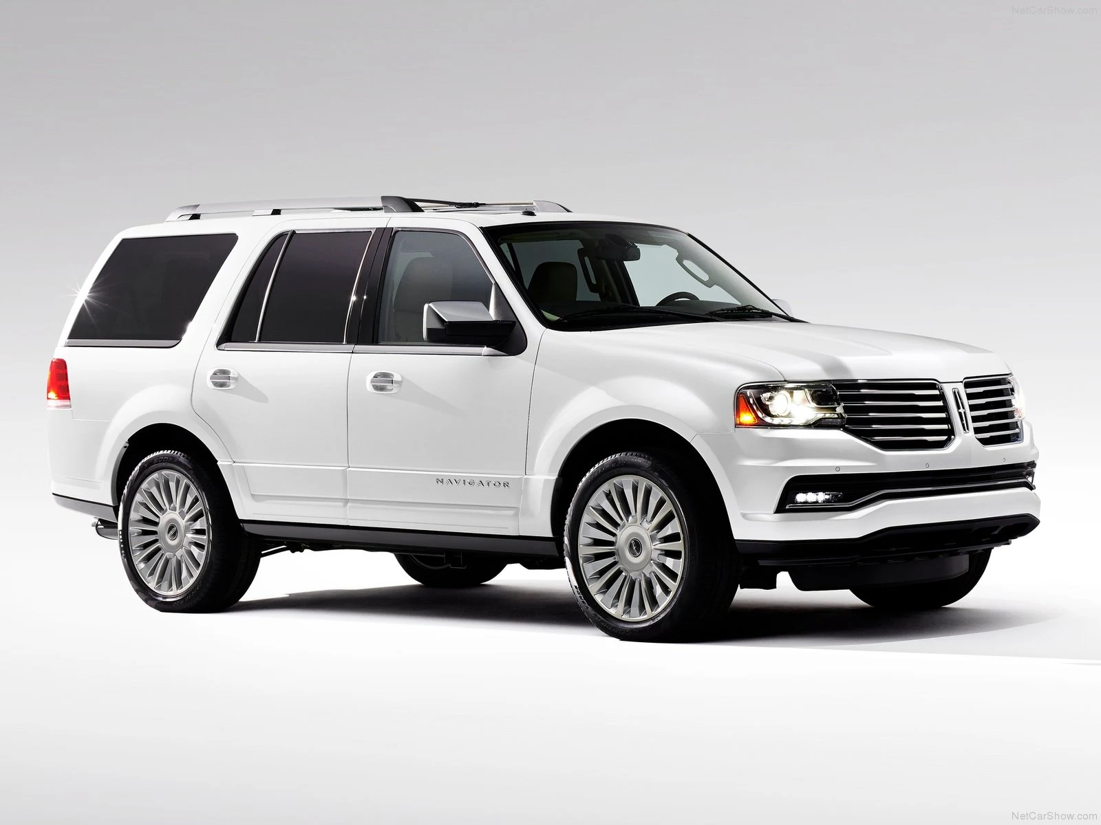 Hình ảnh xe ô tô Lincoln Navigator 2015 & nội ngoại thất