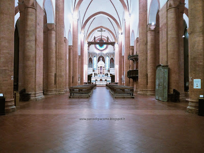 La basilica di Santa Maria del Carmine a Pavia vuota per coronavirus