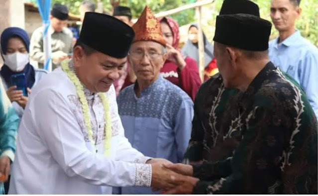 Pj. Bupati Muara Enim Pulang Kampung Resmikan Acara Sedekah Dusun