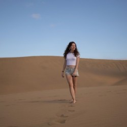 Camila Knight acaba de lançar seu novo single, Brave