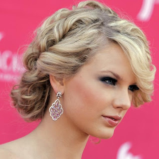 Taylor Swift Hairstyles With Curly Hair