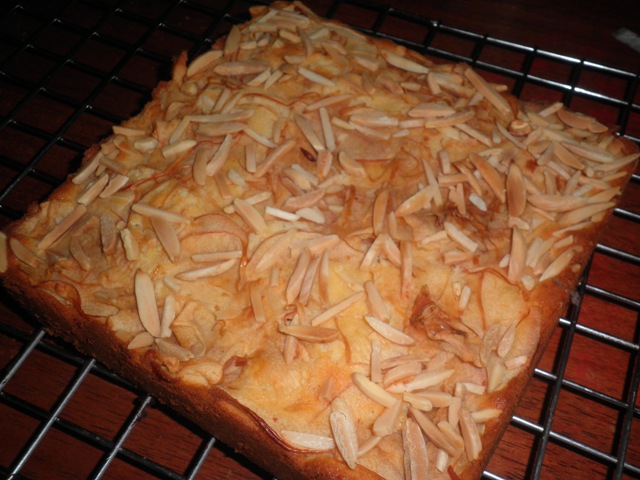 Cooking Time: Almond Apple Cake - 1001 resepi