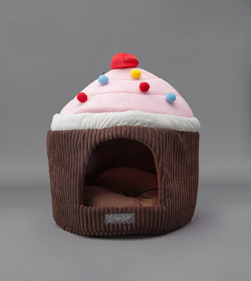 CUPCAKE MICROPLUSH PET BED