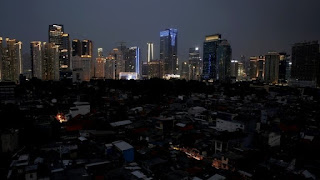 The failure hit tens of millions of people, and Jakarta's newly opened metro system was evacuated. Mobile phone networks were also affected.