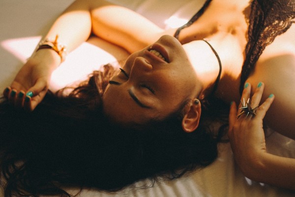 11 Cara Mengurangi Sakit saat Melakukan Seks di Malam Pertama