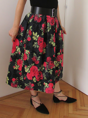 http://ladylinaland.blogspot.hr/2017/09/box-pleat-midi-skirt.html