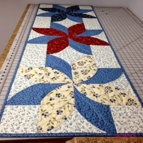  Fun Poinsettia Quilt - Tutorial