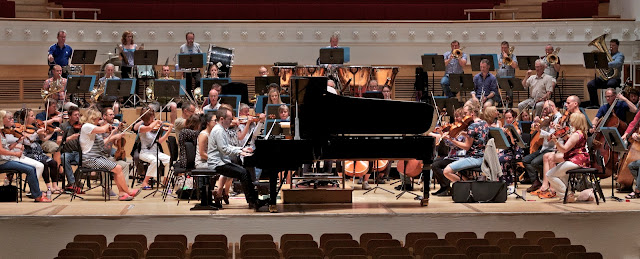 Simon Callaghan, BBC Scottish Symphony Orchestra & Martin Brabbins recording Roger Sacheverell Coke's piano concertos (Photo Oscar Torres)