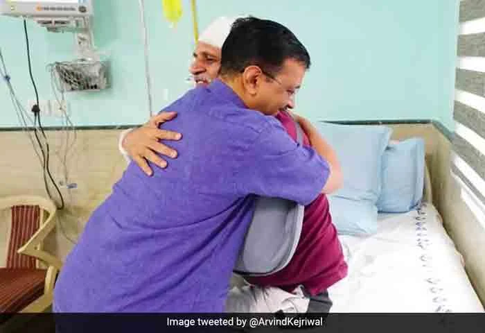 Arvind Kejriwal Meets AAP's Satyendar Jain, Out Of Jail After A Year, New Delhi, News, Politics, Visit, Hospital, Treatment, Supreme Court, Bail, National