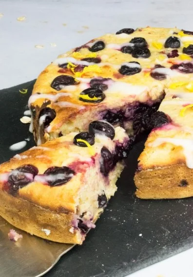 HEALTHY LEMON AND BLUEBERRY YOGURT CAKE