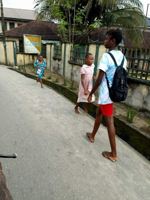 Photos: Commotion in Port Harcourt as students, pupils flee, parents withdraw children after rumours spread that soldiers are injecting monkey pox virus